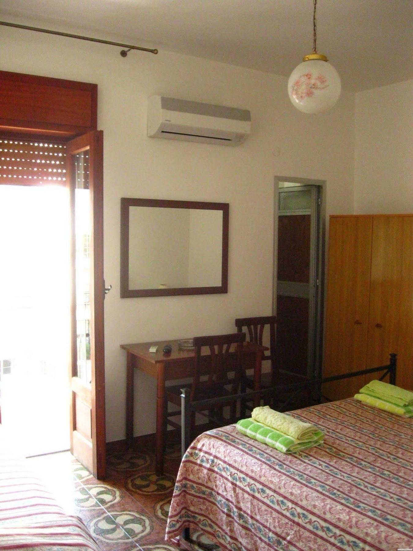 Hotel California Milazzo Exteriör bild